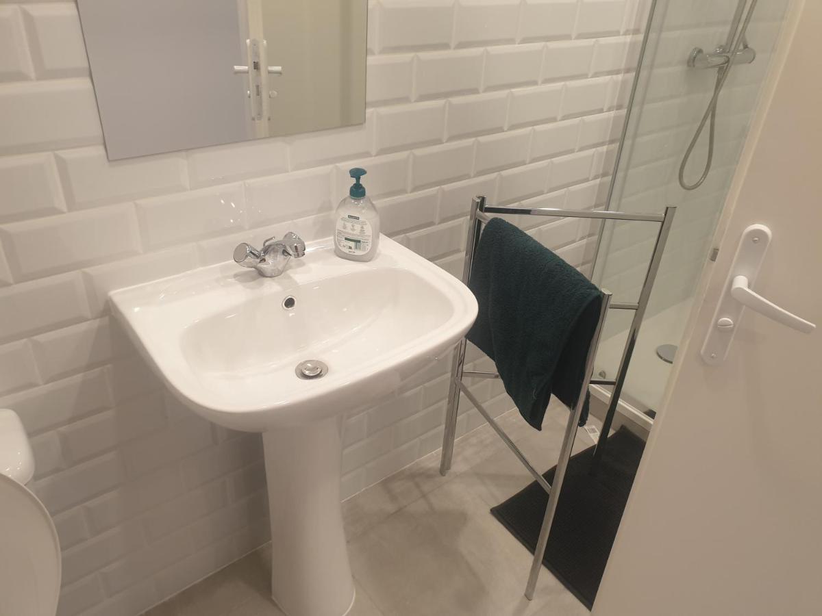 ניס Appartements Renove 2023 Proche Aeroport 5Min, Gare Sncf 2 Min, Tramway Au Pied De L'Immeuble , Parking Possible, Renovated Apartments 2023 Near The Airport 5 Min, Train Station 2 Min, Tram Next To The Building 1 Min, Parking Possible מראה חיצוני תמונה